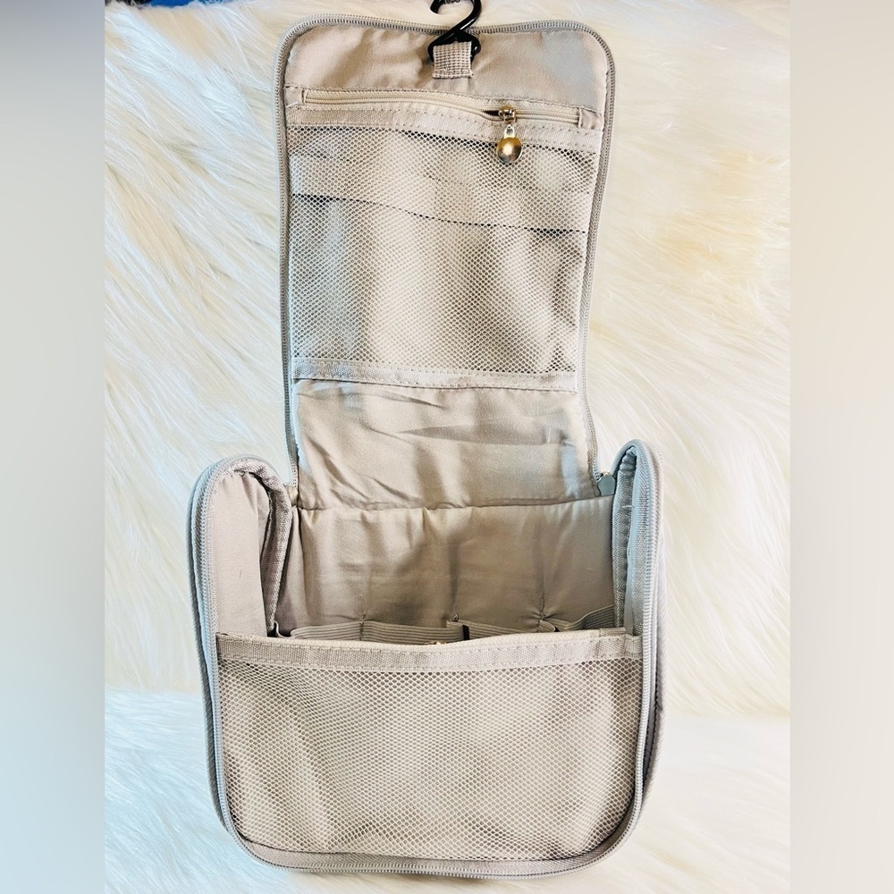 Hanging Toiletry Bag - Picture 5 of 11